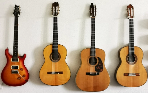 Vier Gitarren